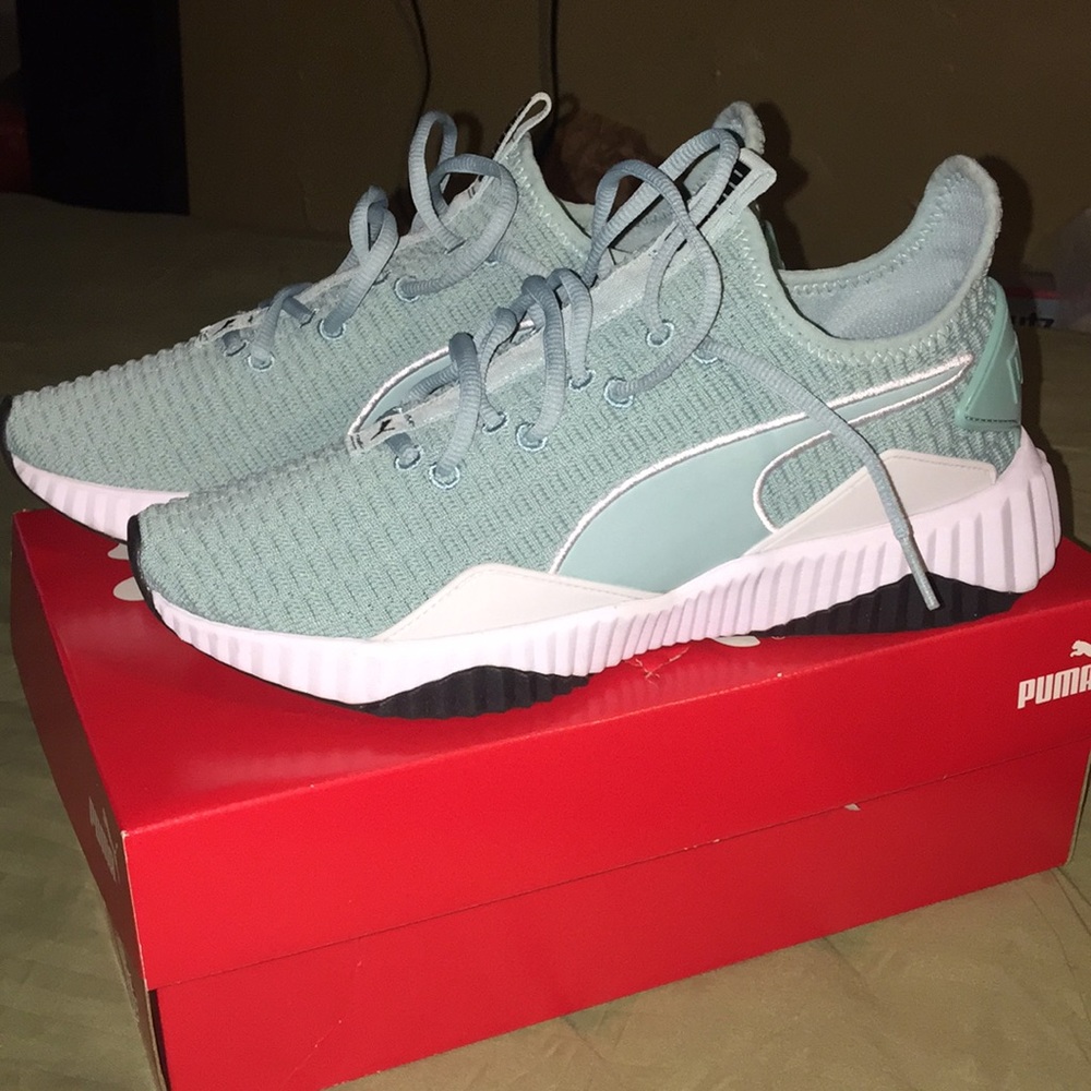 Defy WNs PUMA Sneakers SZ 9.5 worn once